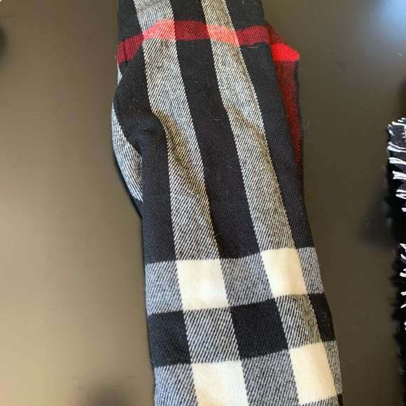 Simonetta scarf - Picture 2 of 3